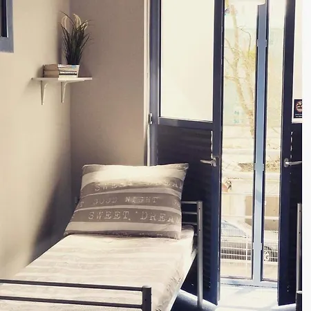 Stacja Plaza Hostel