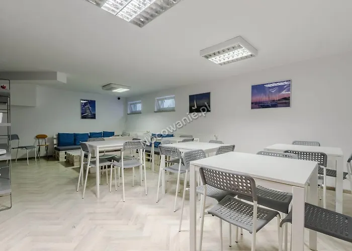 Stacja Plaza Hostel *